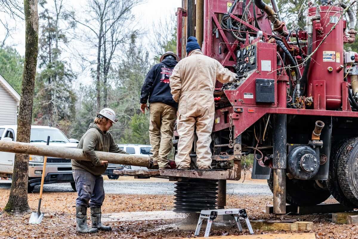 Austin Drilling crew feeding pipe into the drilling rig